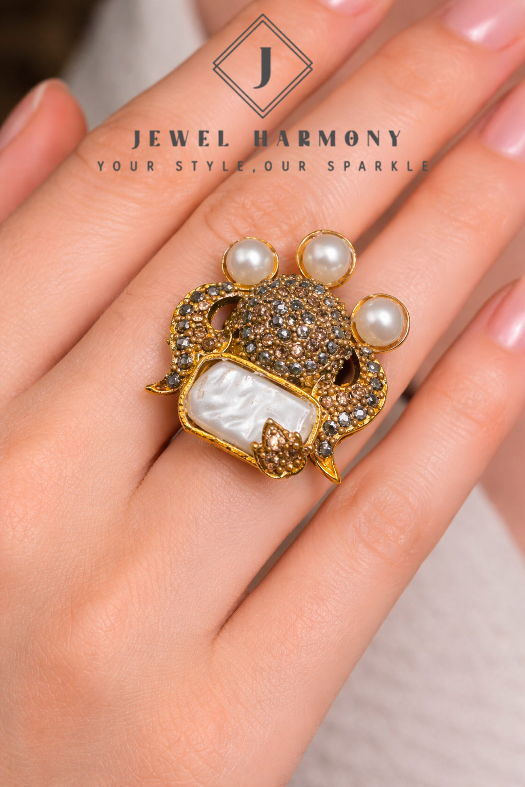 Zareen Pearl Muse Ring